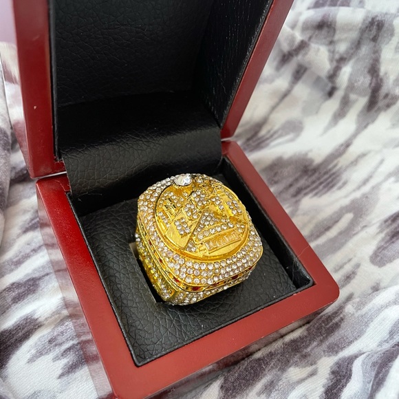 Toronto Raptors championship ring in Collectors box NBA - Picture 3 of 8